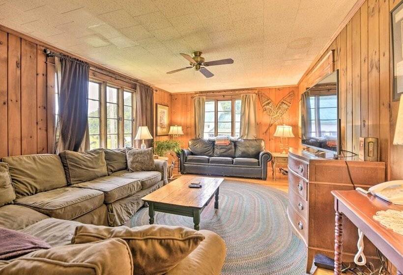 Rustic Roxbury Ski Farmhouse With Trails!