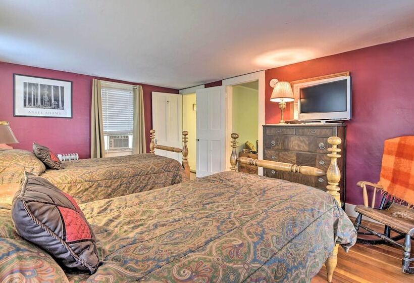 Rustic Roxbury Ski Farmhouse With Trails!