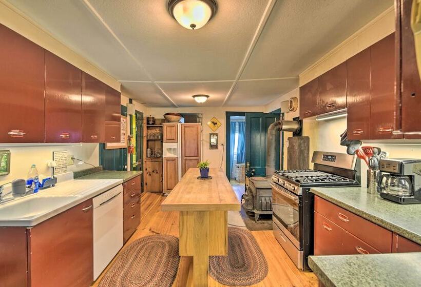 Rustic Roxbury Ski Farmhouse With Trails!