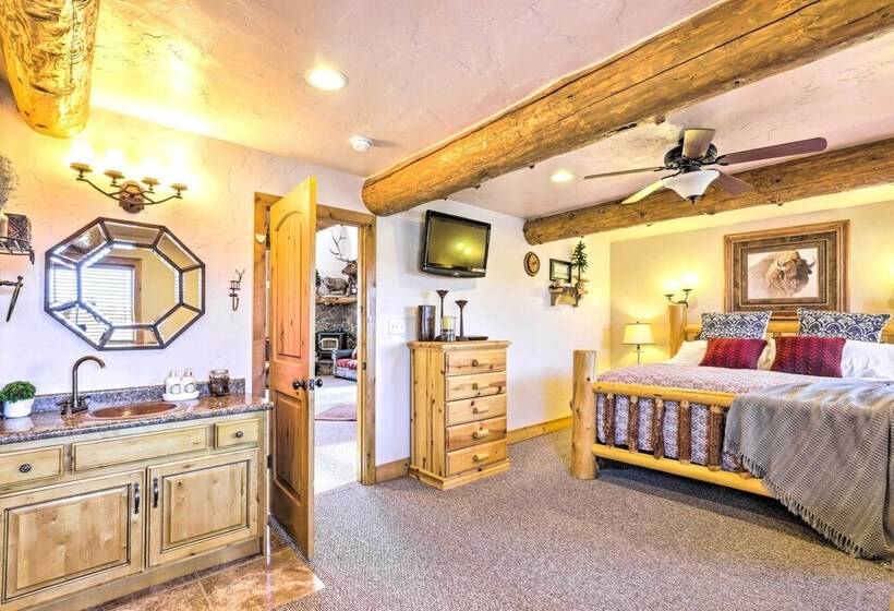 Rustic Sterling Cabin: Walk To Palisade Lake!