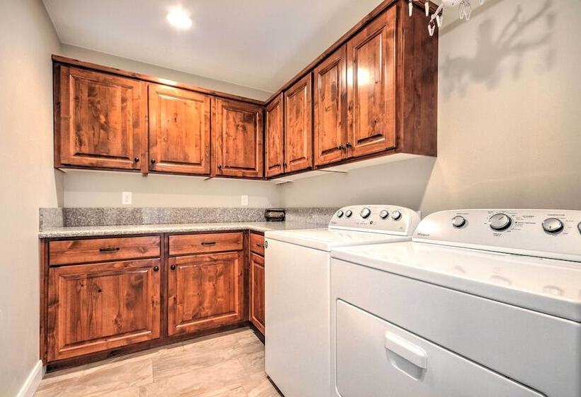 Scenic La Verkin Home: 20 Mi To Zion National Park