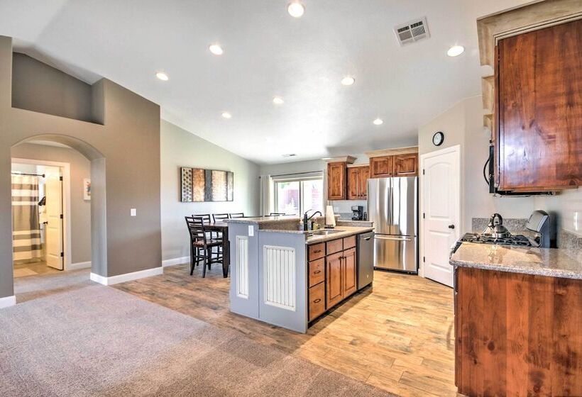 Scenic La Verkin Home: 20 Mi To Zion National Park