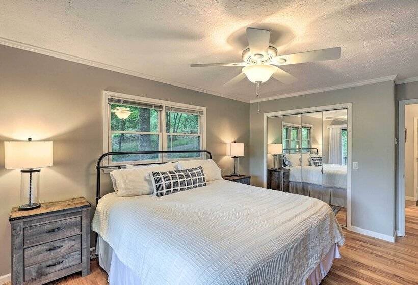 Scenic Smokies Cabin W/ Hot Tub In Golf Community!