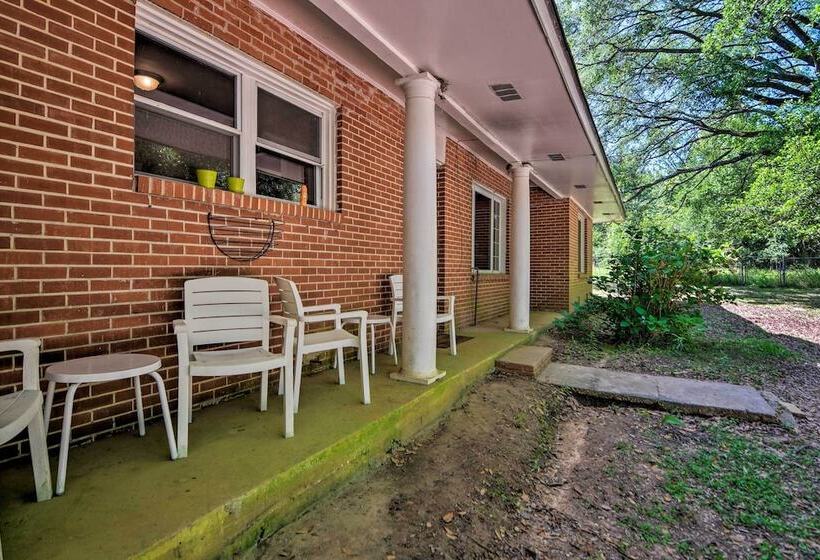 Secluded Baton Rouge Area Hideaway W/ Lawn!