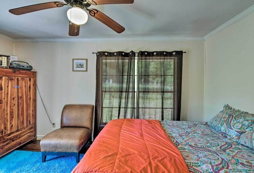 Secluded Baton Rouge Area Hideaway W/ Lawn!