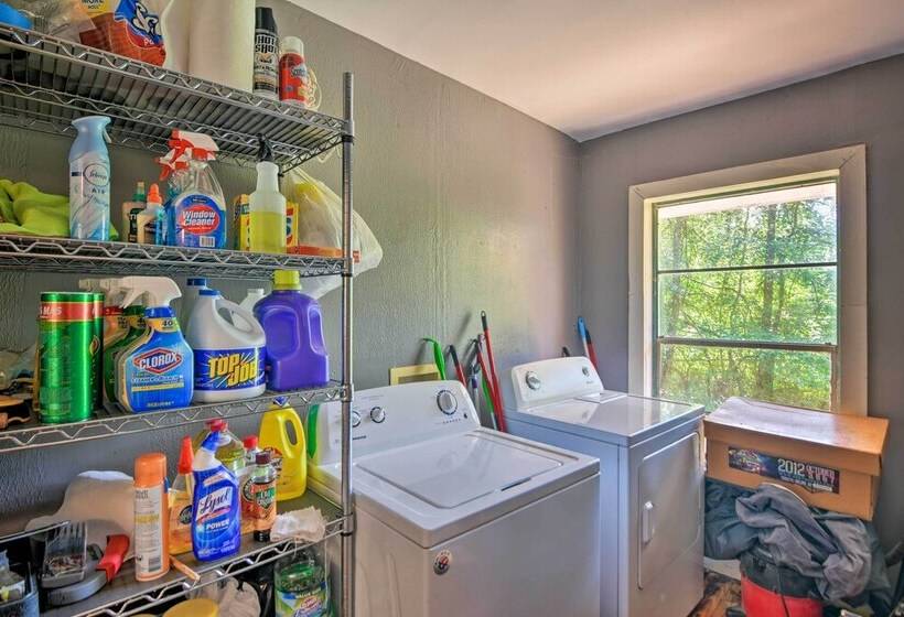 Secluded Baton Rouge Area Hideaway W/ Lawn!