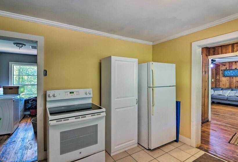 Secluded Baton Rouge Area Hideaway W/ Lawn!