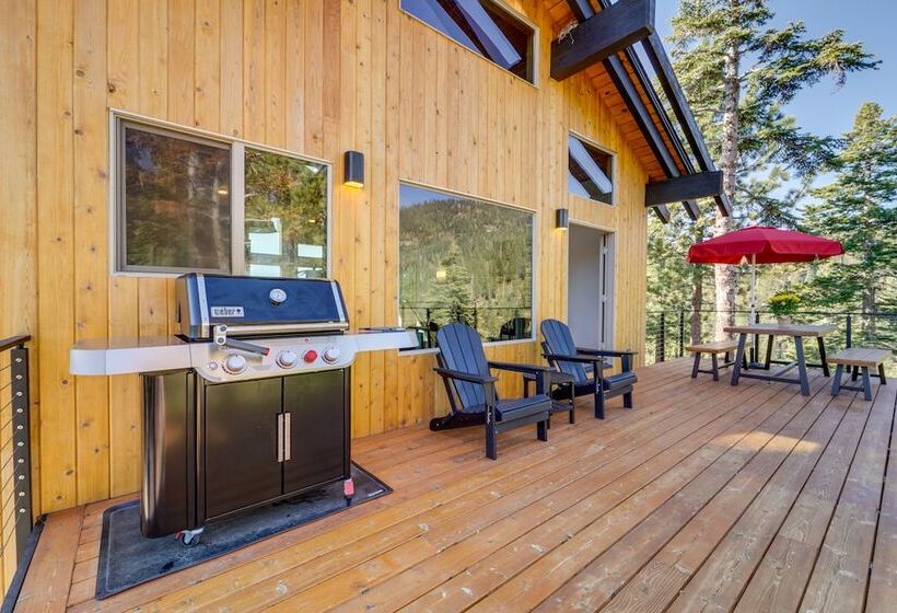 Secluded Mountain Cabin: Sweeping Lake Tahoe Views