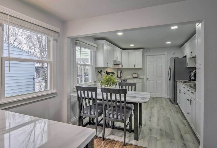 Serene Buffalo Dwelling W/ Backyard Bbq Patio