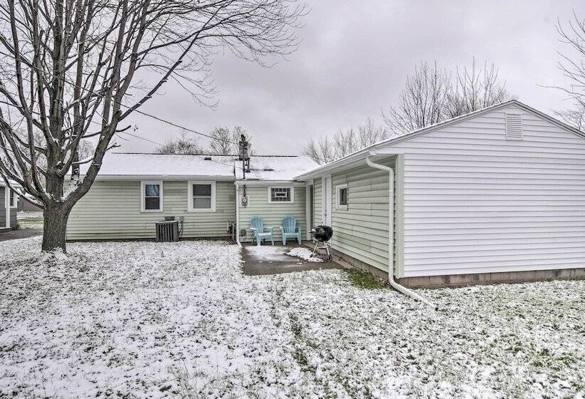 Serene Buffalo Dwelling W/ Backyard Bbq Patio