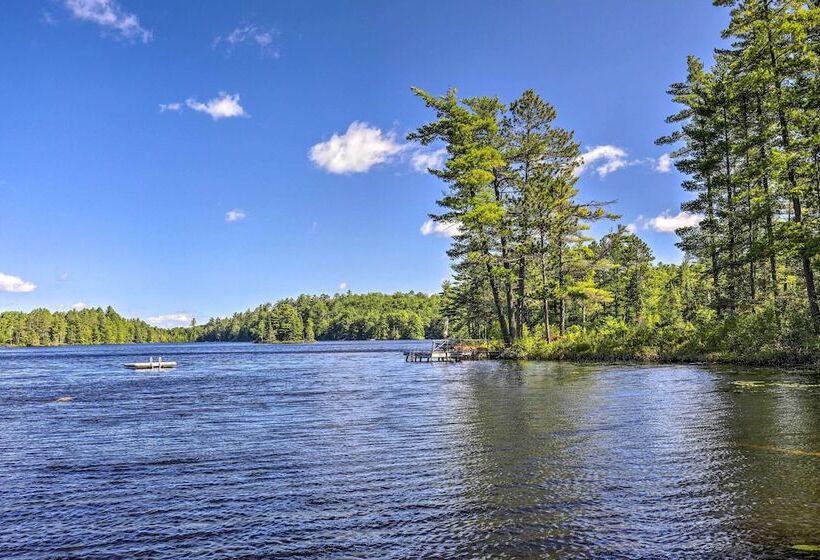 Serene Lakefront Lodge W/ Docks On 8 Acres!