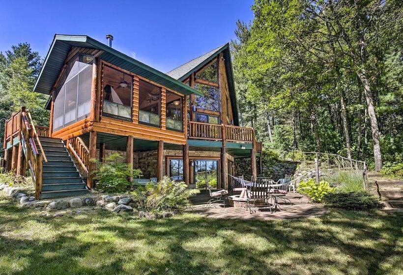 Serene Lakefront Lodge W/ Docks On 8 Acres!