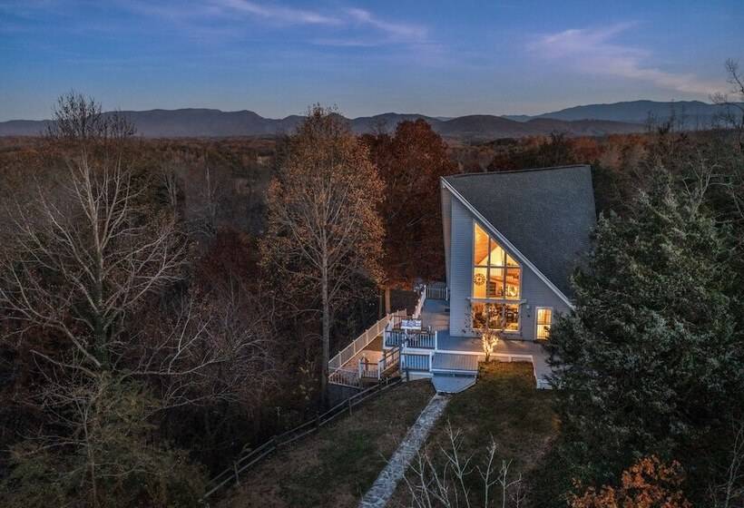 Smoky Mountains Cabin W/ Lake Access & Game Room!