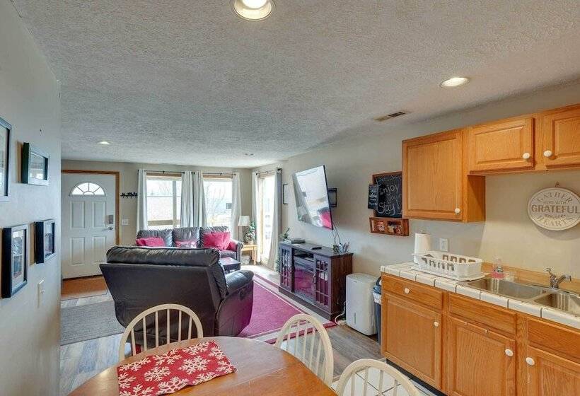 Snowed Inn Cozy Winterplace Ski In/ski Out Cabin