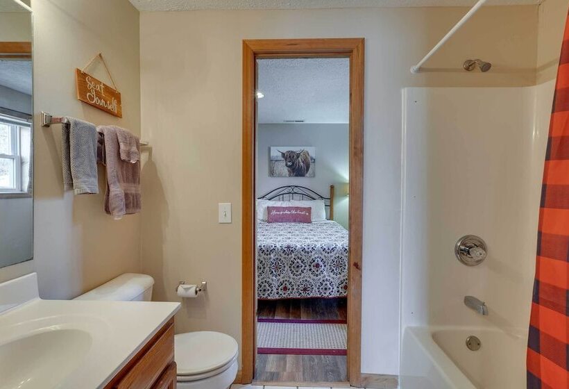 Snowed Inn Cozy Winterplace Ski In/ski Out Cabin