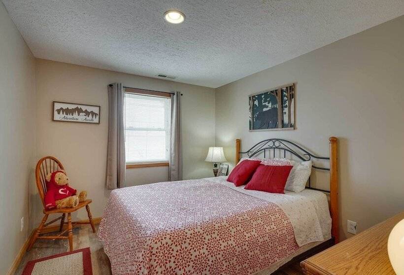 Snowed Inn Cozy Winterplace Ski In/ski Out Cabin