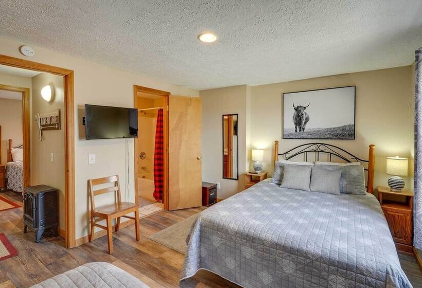 Snowed Inn Cozy Winterplace Ski In/ski Out Cabin