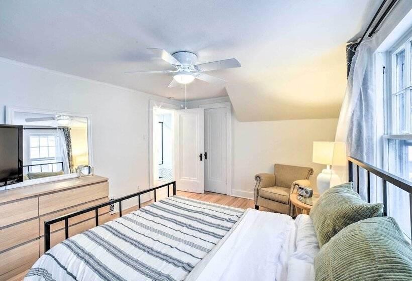 South Bend Home < 1 Mi To Notre Dame!