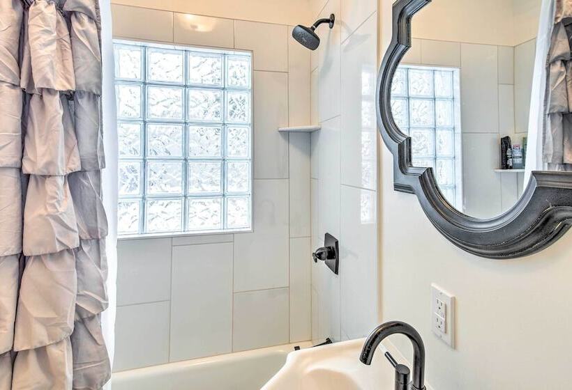 South Bend Home < 1 Mi To Notre Dame!