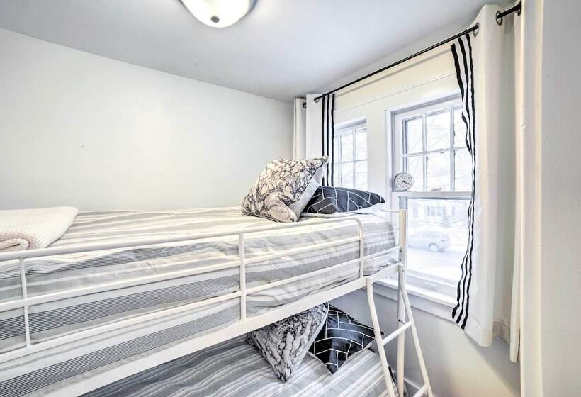 South Bend Home < 1 Mi To Notre Dame!