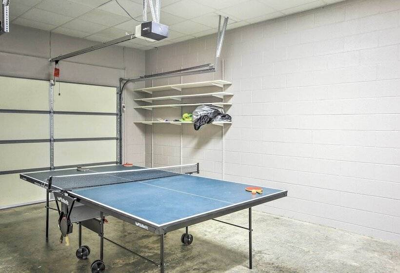 Lebanon Family Getaway W/ Pool, Bikes & Trails!