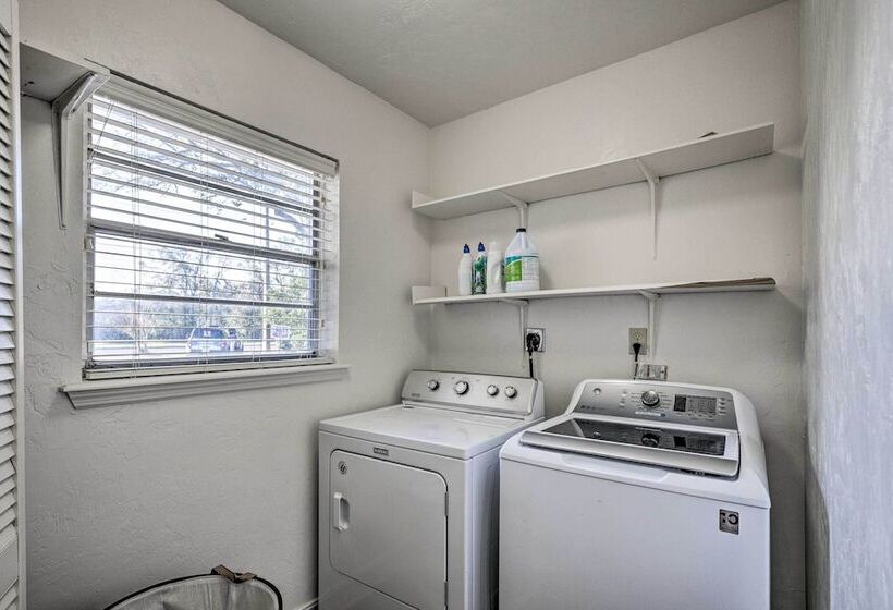 Spacious Gainesville Retreat W/ Backyard!