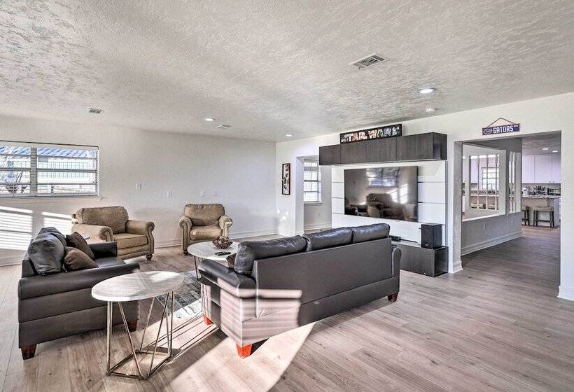 Spacious Gainesville Retreat W/ Backyard!