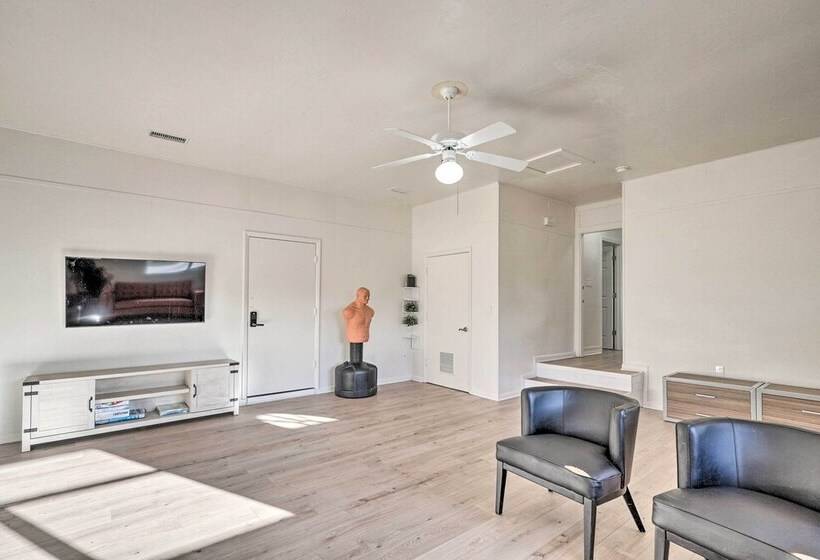 Spacious Gainesville Retreat W/ Backyard!