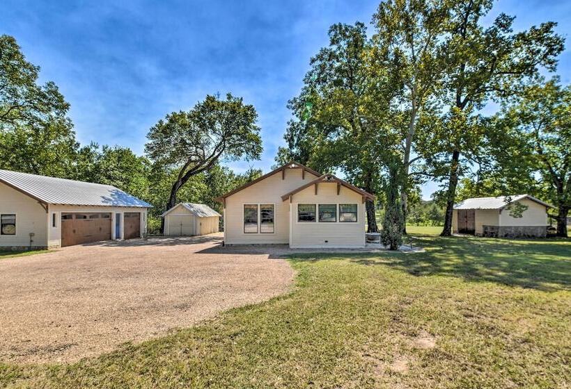 Spacious Glen Rose Home On Paluxy Riverfront