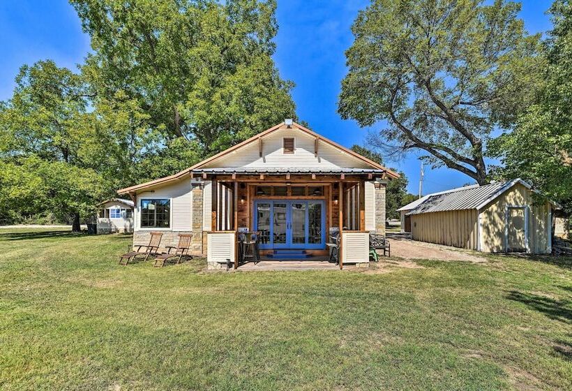 Spacious Glen Rose Home On Paluxy Riverfront