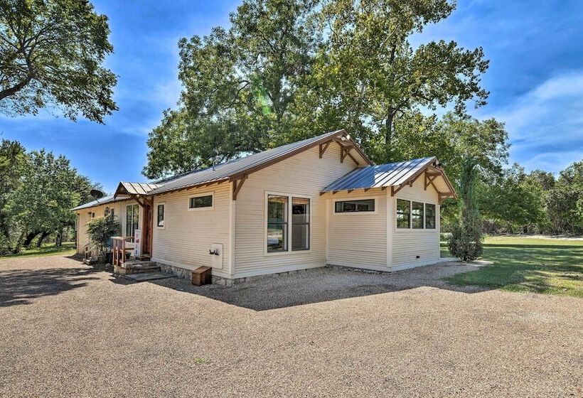Spacious Glen Rose Home On Paluxy Riverfront