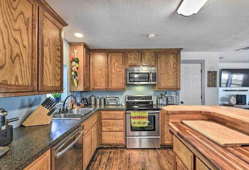 Spacious Glen Rose Home On Paluxy Riverfront