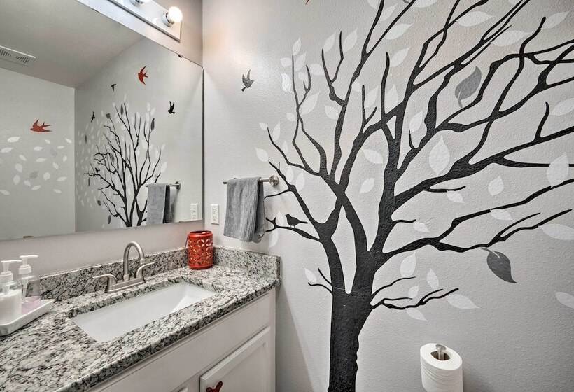 Game Room + Fenced Yard: Home Near Disney World!