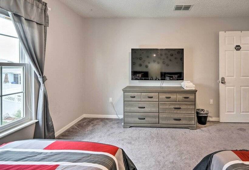 Game Room + Fenced Yard: Home Near Disney World!
