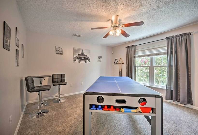 Game Room + Fenced Yard: Home Near Disney World!
