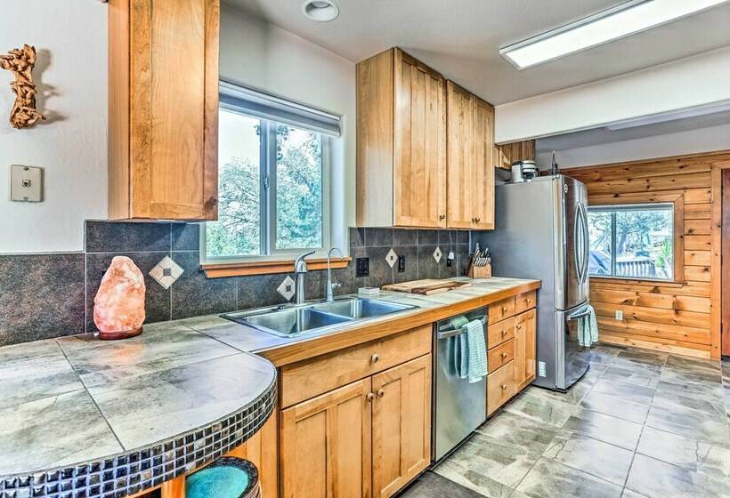 Spacious Home: Gateway To Bass Lake & Yosemite!