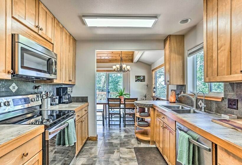 Spacious Home: Gateway To Bass Lake & Yosemite!