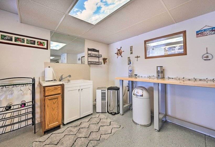 Spacious Lakefront Home W/ Sunroom & Bar!