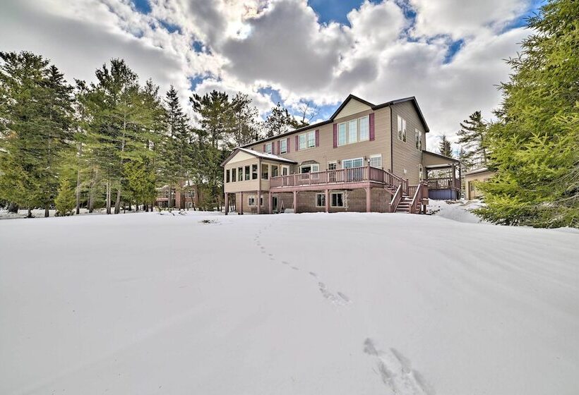 Spacious Lakefront Home W/ Sunroom & Bar!