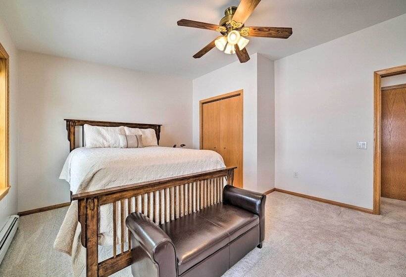 Spacious Lakefront Home W/ Sunroom & Bar!