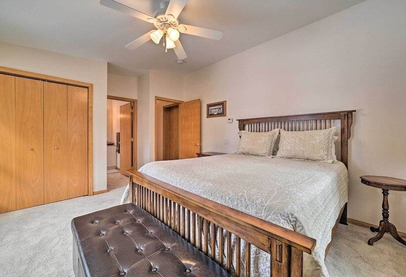 Spacious Lakefront Home W/ Sunroom & Bar!