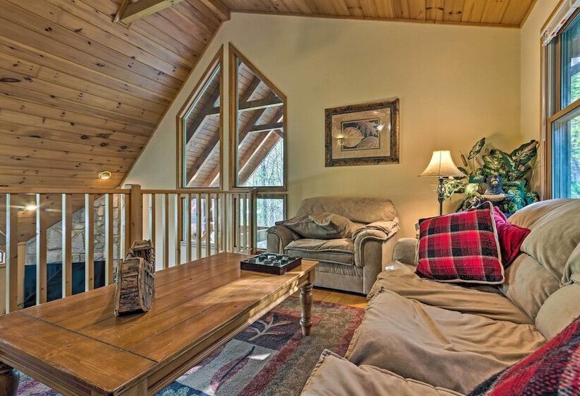 Spacious Maggie Valley Cabin W/ Hot Tub & Mtn View