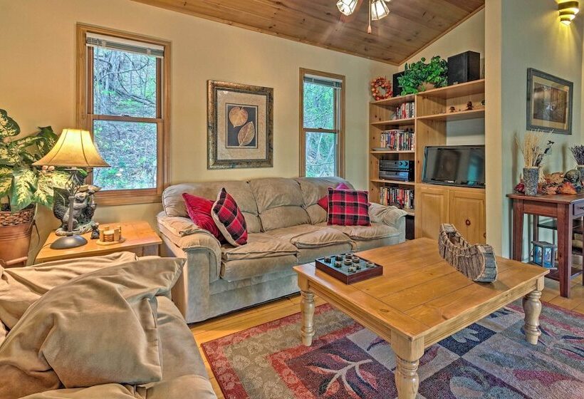 Spacious Maggie Valley Cabin W/ Hot Tub & Mtn View