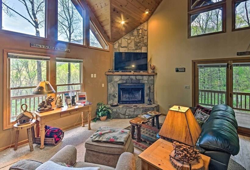 Spacious Maggie Valley Cabin W/ Hot Tub & Mtn View