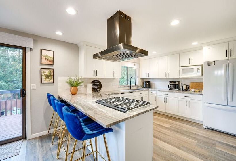 Mount Vernon Home W/ Private Hot Tub