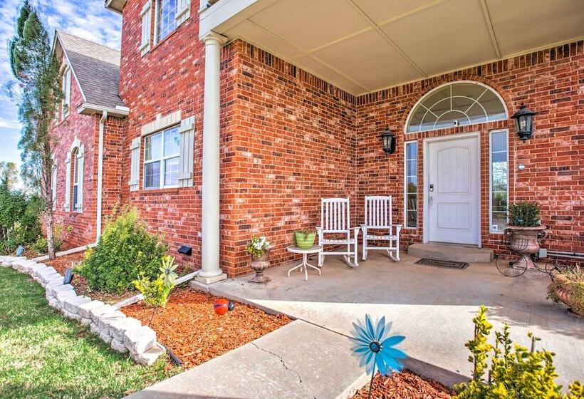 Spacious Oklahoma Country Estate On 2 Acres!