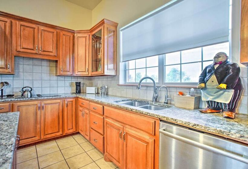 Spacious Oklahoma Country Estate On 2 Acres!