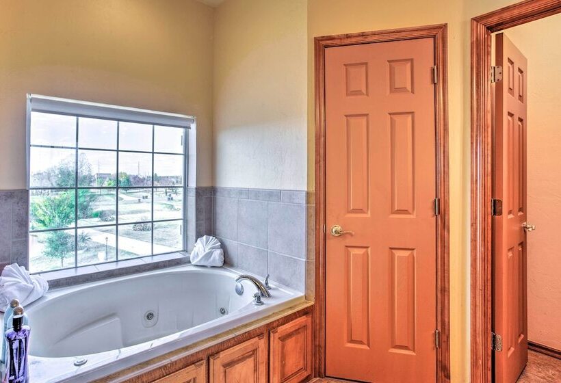 Spacious Oklahoma Country Estate On 2 Acres!