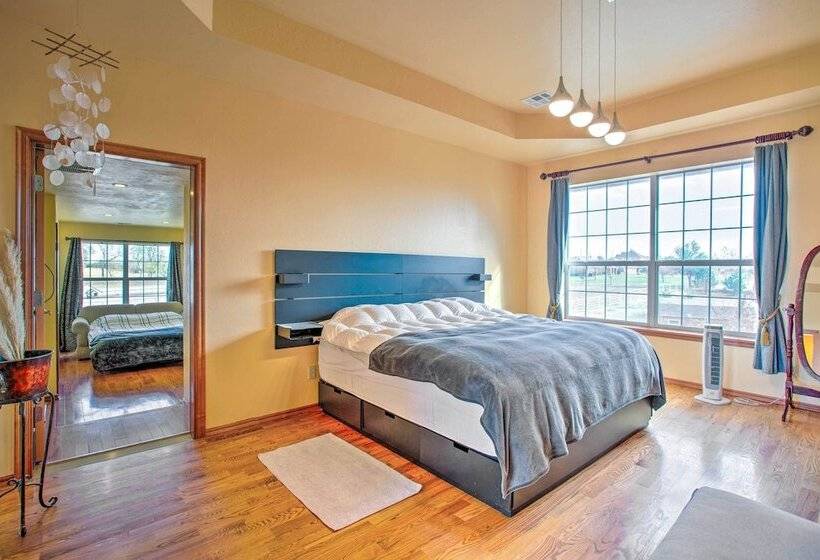 Spacious Oklahoma Country Estate On 2 Acres!