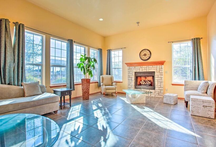 Spacious Oklahoma Country Estate On 2 Acres!